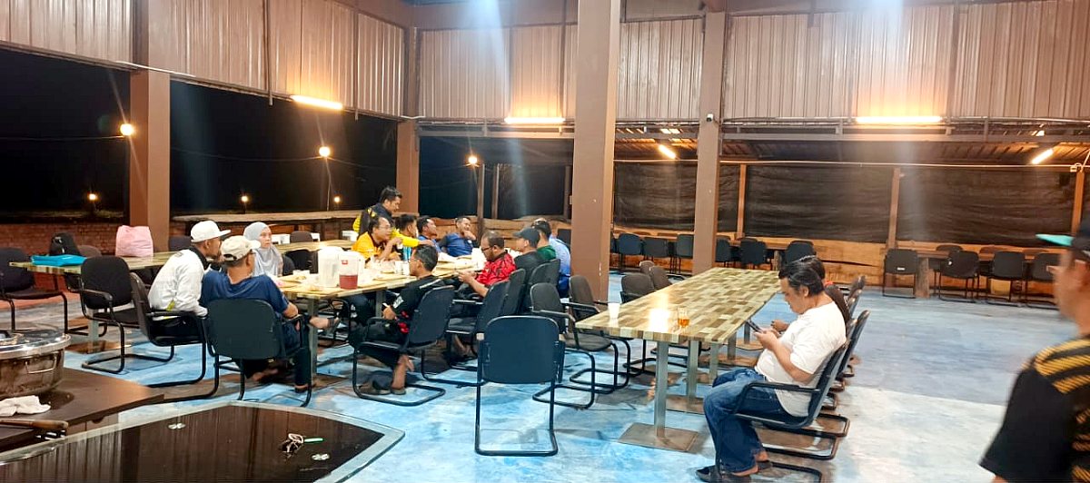 Guests dining in the open-air hall at night